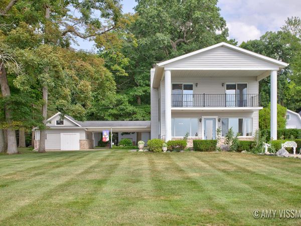 2083 Archwood Drive, Wayland, MI 49348