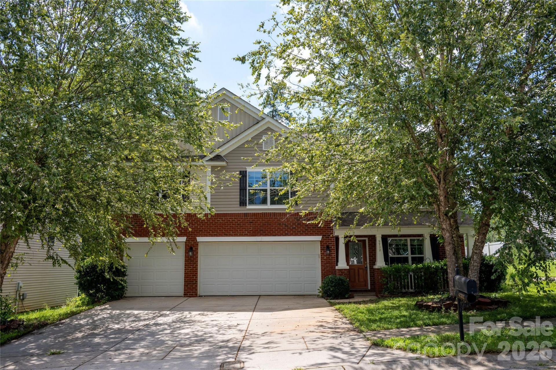 9702 Pond Vista Court, Charlotte, NC 28216 Main Photo