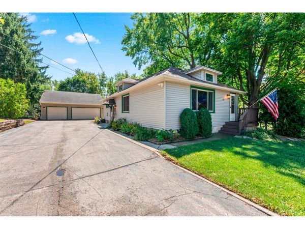 N52W35379 W Lake Dr, Lac La Belle, WI 53066