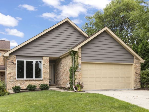 528 W Evergreen Street , Wheaton, IL 60187