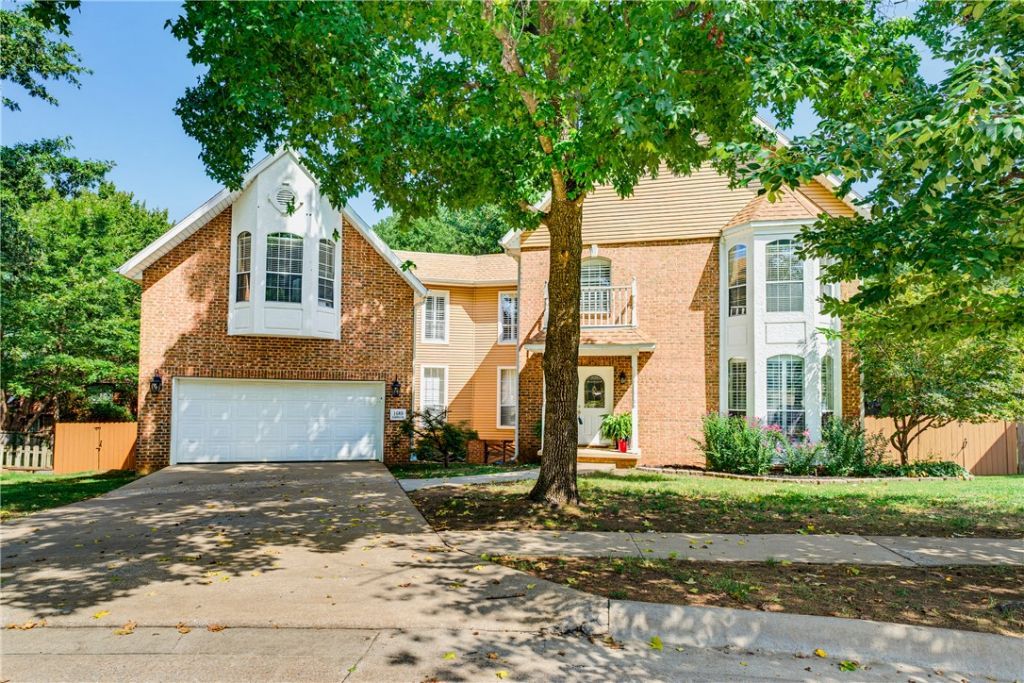 1689 N Stardust Lane Fayetteville, AR 72701