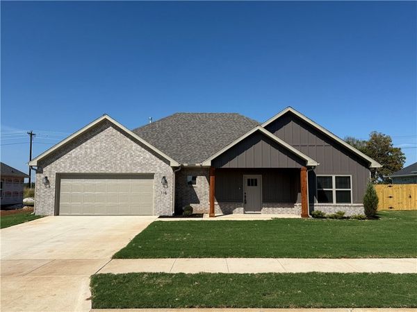 116 W Gilpin Street, Farmington, AR 72730