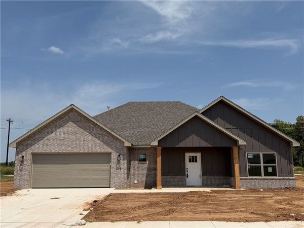116 W Gilpin Street , Farmington, AR 72730