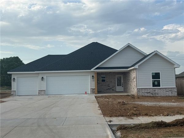 110 W Gilpin Street , Farmington, AR 72730