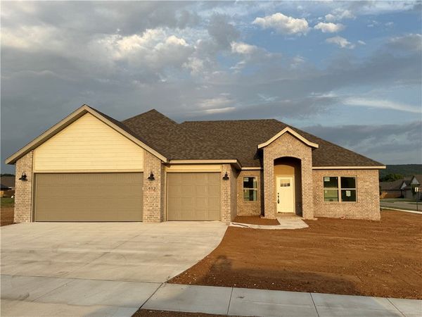 112 N Box Turtle Avenue , Farmington, AR 72730
