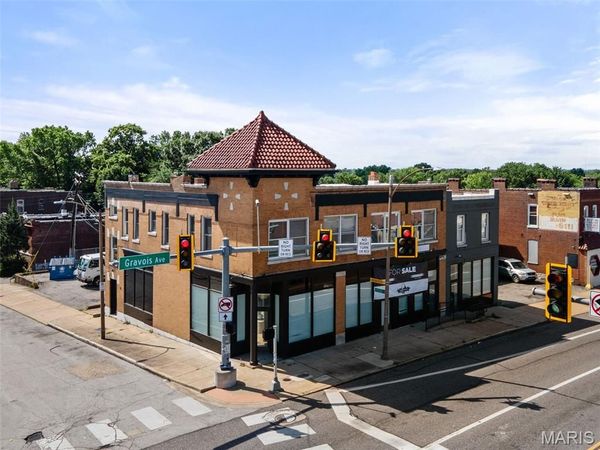 6800 gravios, St Louis, MO 63116
