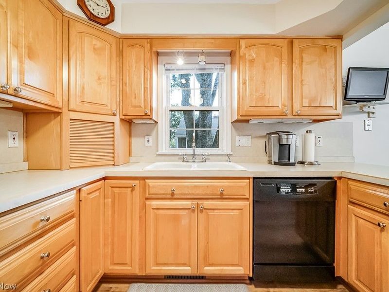 2695 Gibson Drive, Rocky River, OH 44116 Photo 3