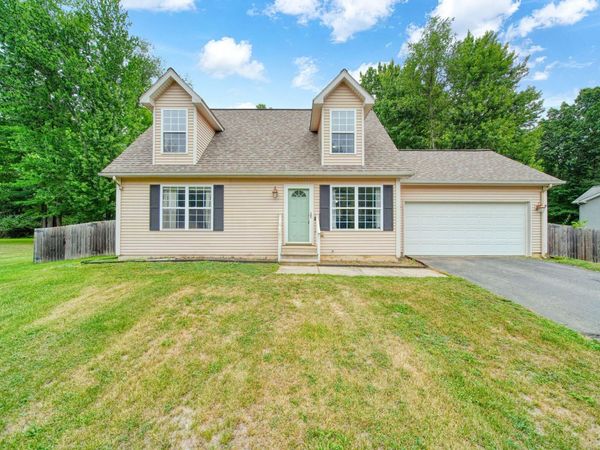 7966 Village Green Lane, Parma, MI 49269