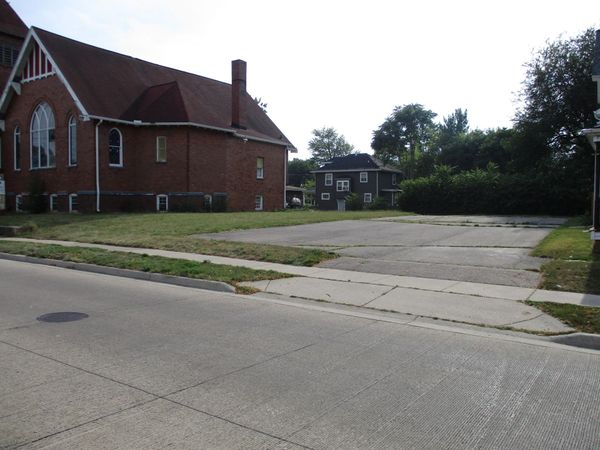 608 Greenwood Place, Jackson, MI 49203