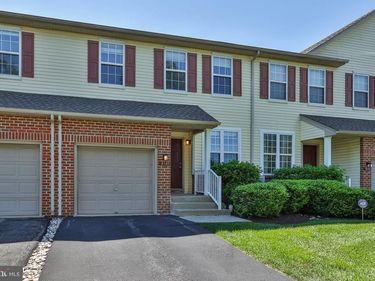 8145 CROSS CREEK CIRCLE, BREINIGSVILLE, PA 18031