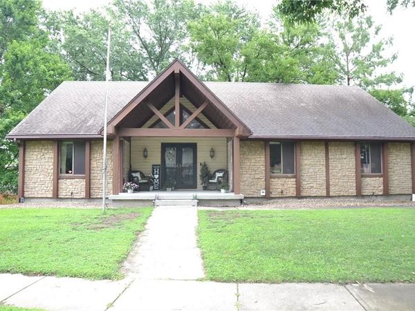 8001 N Lydia Avenue, Kansas City, MO 64118