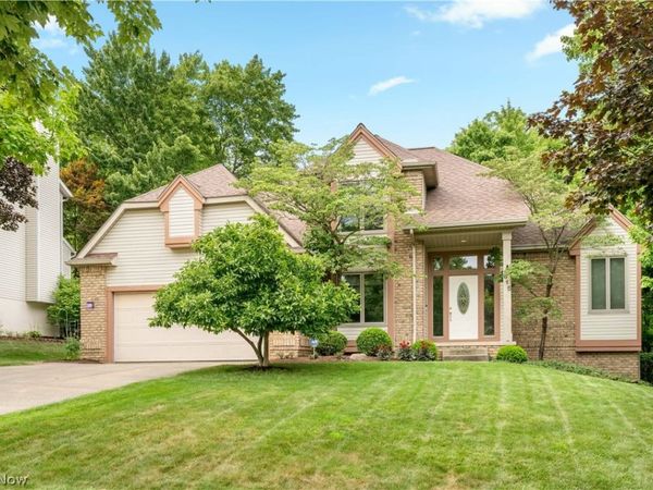 615 Highwood Drive , Cuyahoga Falls, OH 44223