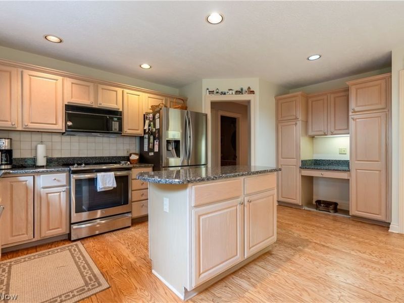 615 Highwood Drive , Cuyahoga Falls, OH 44223 Photo 12