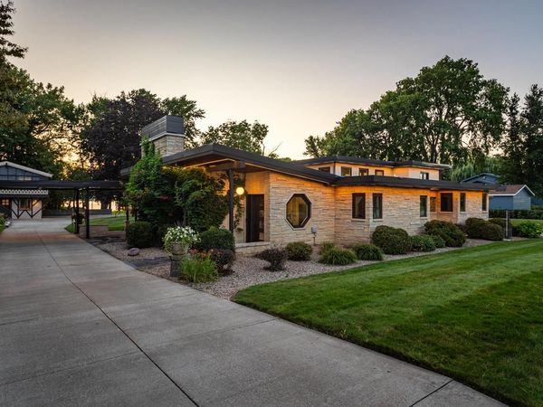 3525 Lakeshore DRIVE, La Crosse, WI 54603