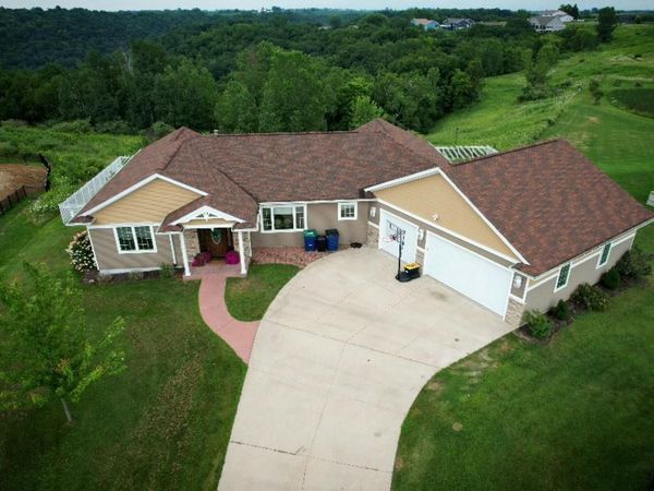 W3822 Highland DRIVE, La Crosse, WI 54601
