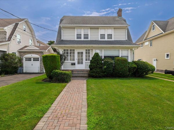 66 Reid Avenue, Rockville Centre, NY 11570