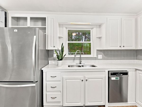 28 Hilltop Circle, Worcester, MA 01609