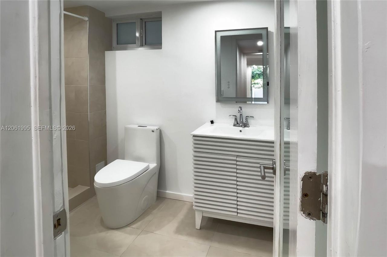 1670 Bay Rd, Unit 2D, Miami Beach, FL 33139 Photo