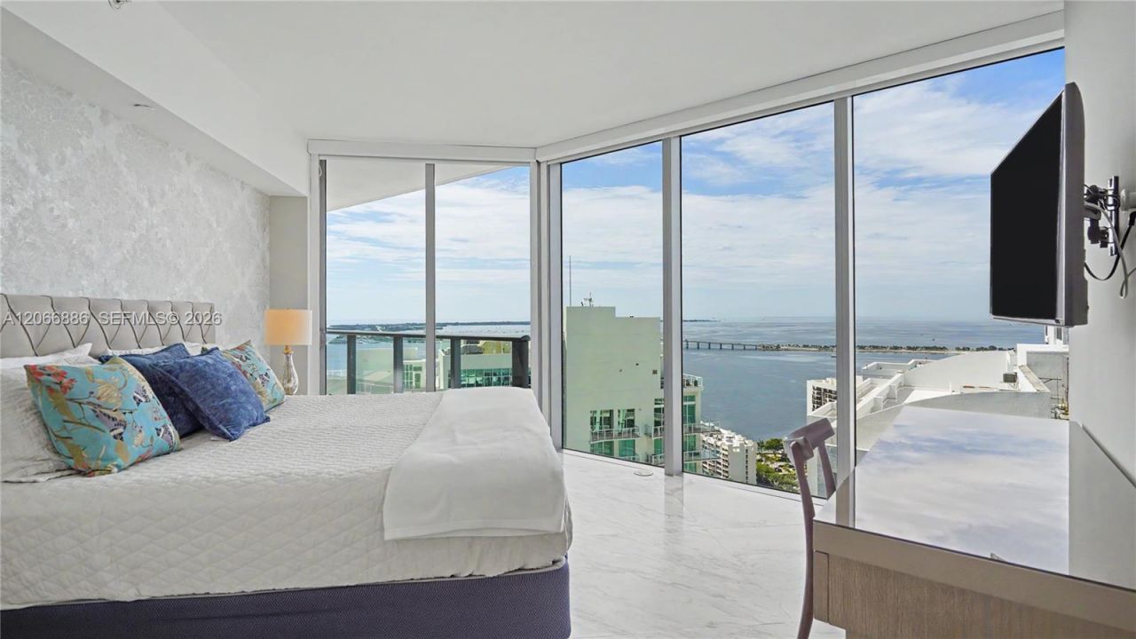 1300 Brickell Bay Dr, Unit 3102, Miami, FL 33131 Photo