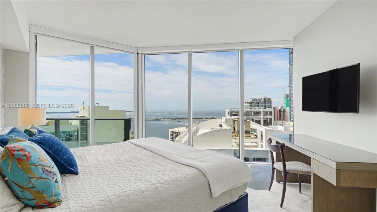1300 Brickell Bay Dr, Unit 3102, Miami, FL 33131 Photo