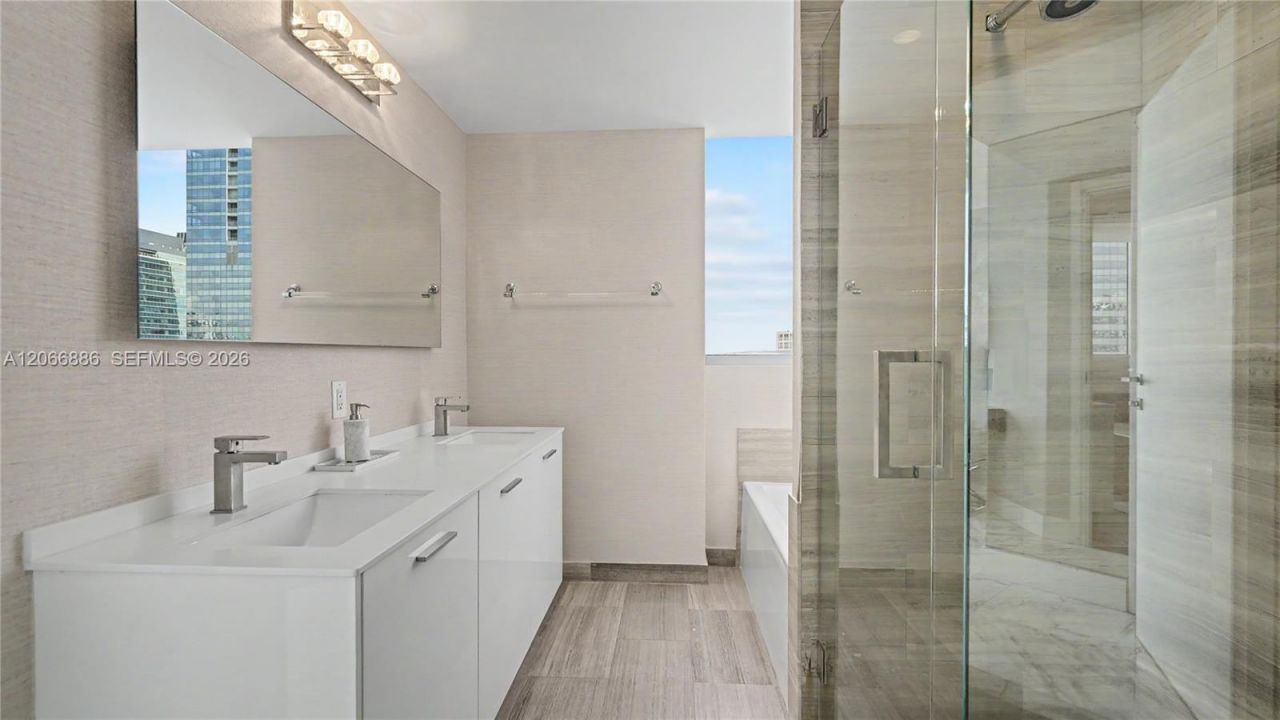 1300 Brickell Bay Dr, Unit 3102, Miami, FL 33131 Photo