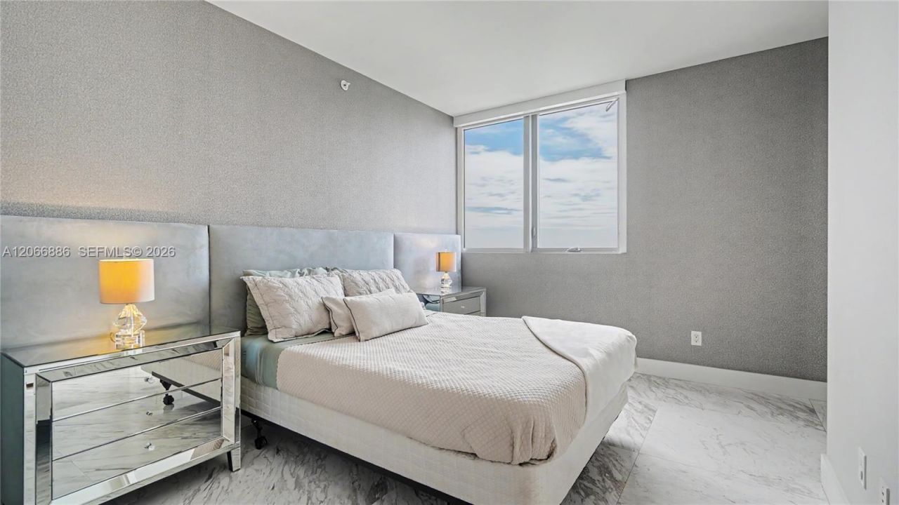 1300 Brickell Bay Dr, Unit 3102, Miami, FL 33131 Photo