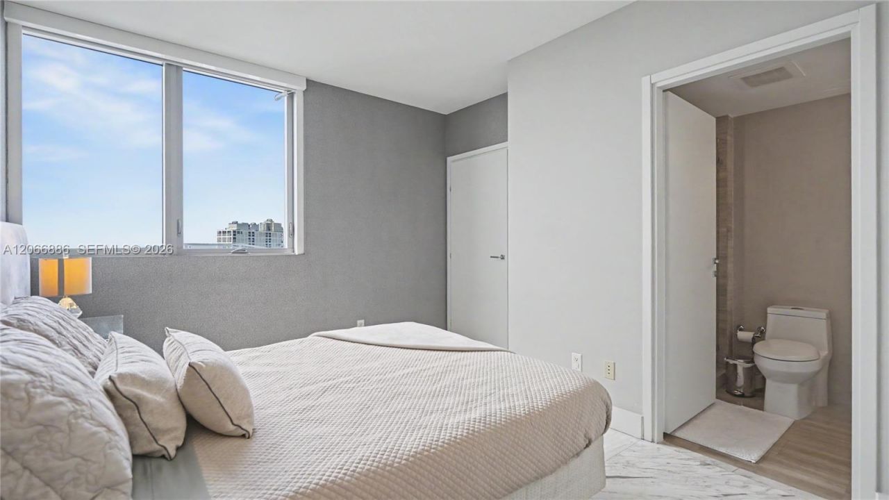 1300 Brickell Bay Dr, Unit 3102, Miami, FL 33131 Photo