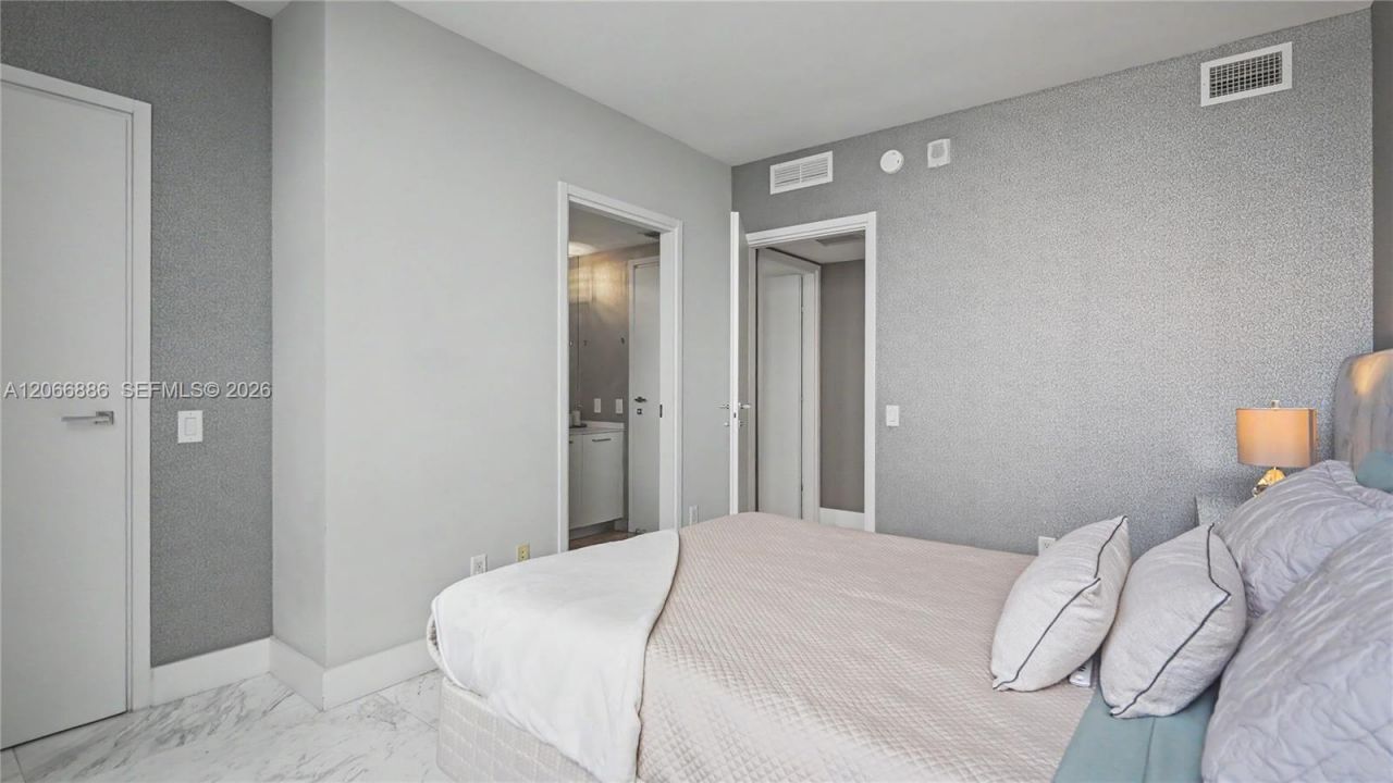 1300 Brickell Bay Dr, Unit 3102, Miami, FL 33131 Photo