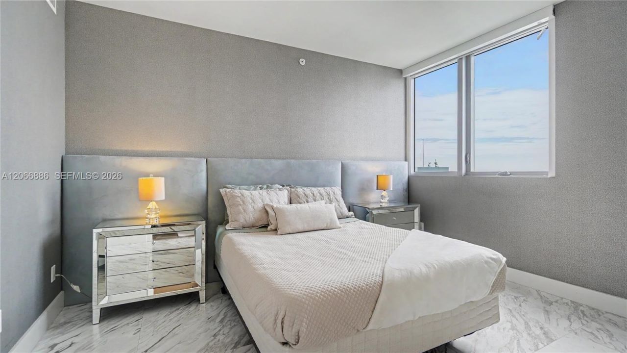 1300 Brickell Bay Dr, Unit 3102, Miami, FL 33131 Photo
