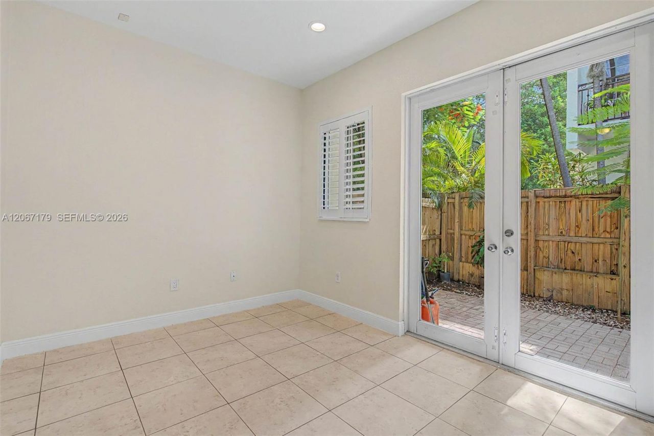 2945 Coconut Ave , Unit 4, Miami, FL 33133 Photo