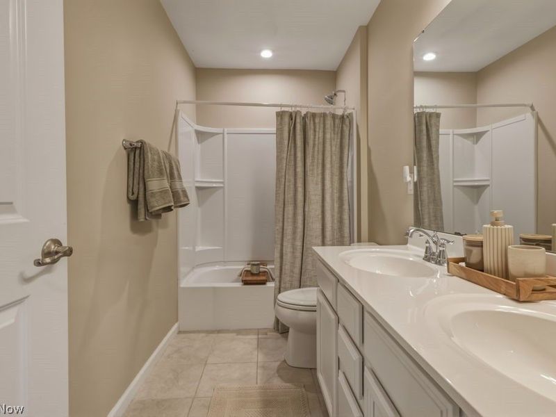 9887 Ethan Circle , Olmsted Township, OH 44138 Photo 24