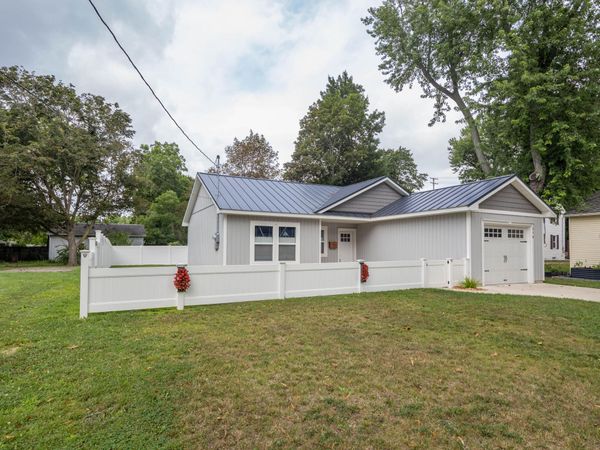 314 S Linden Street, Marshall, MI 49068