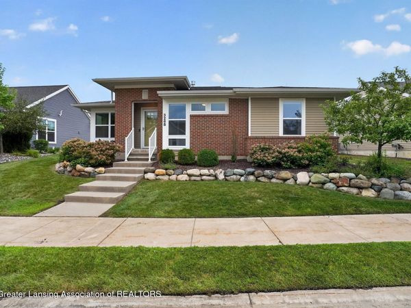 3268 Hamlet Circle, East Lansing, MI 48823
