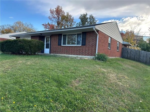 2824 Pinegrove Drive, Dayton, OH 45449