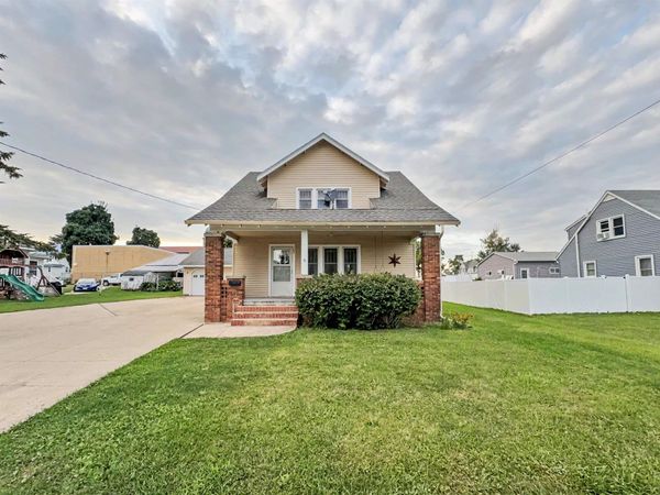 105 SW 3rd Avenue, Waukon, IA 52172