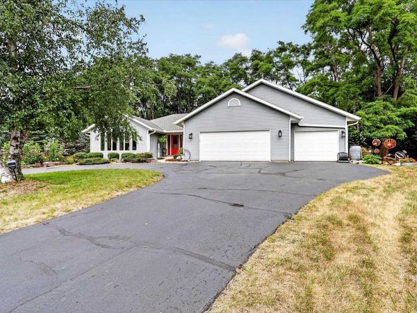 5738 S Splendor Valley Drive, Janesville, WI 53548