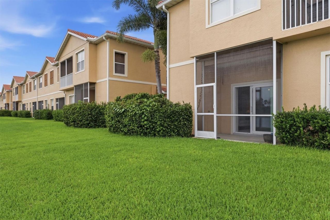 3582 Parkridge Circle, Unit 29-106, Sarasota, FL 34243 Photo