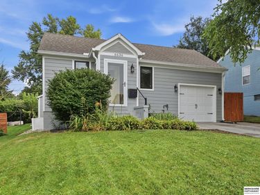 6636 Pinkney Street, Omaha, NE 68104