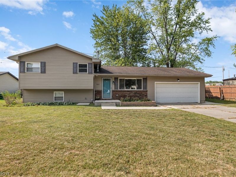 1012 Vivian Drive , Grafton, OH 44044 Photo 1