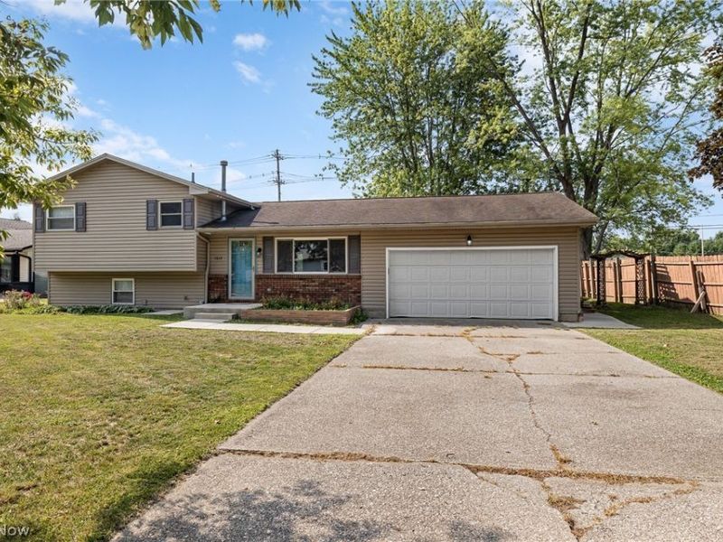 1012 Vivian Drive , Grafton, OH 44044 Photo 2