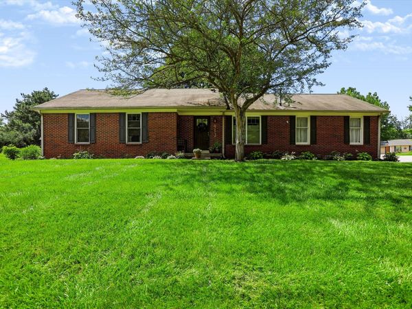 913 Kildeer Court, Zionsville, IN 46077