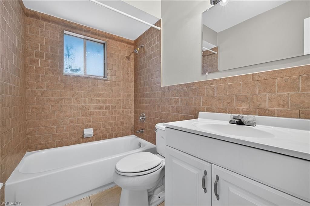 825 Courtington Ln, Unit 2, Fort Myers, FL 33919 Photo