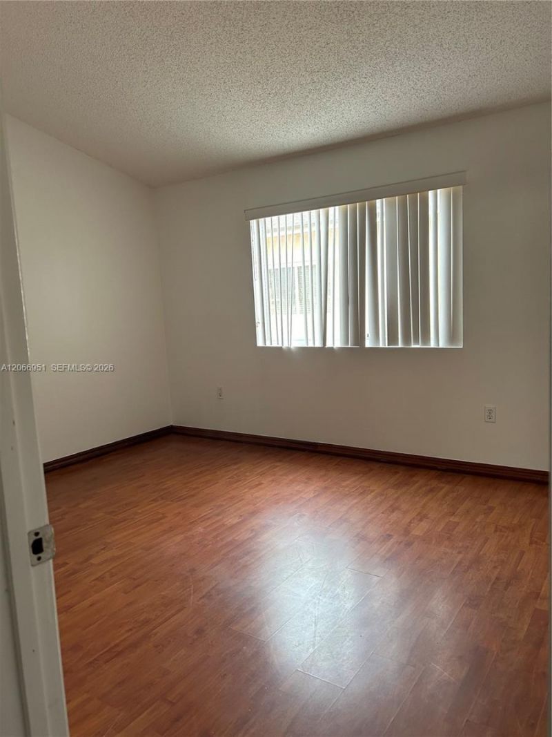 6245 Kendale Lakes Cr , Unit 215, Miami, FL 33183 Photo