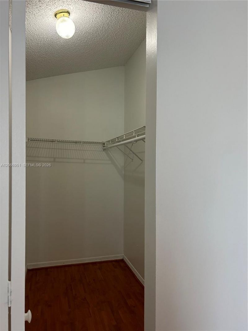 6245 Kendale Lakes Cr , Unit 215, Miami, FL 33183 Photo
