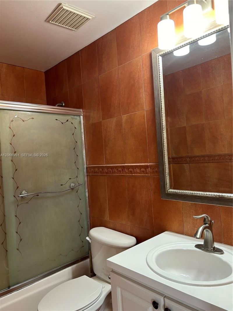 6245 Kendale Lakes Cr , Unit 215, Miami, FL 33183 Photo
