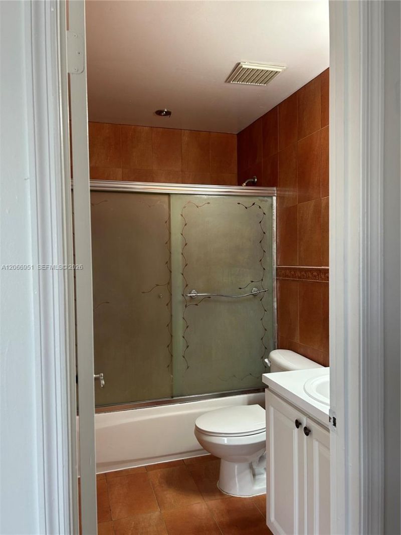 6245 Kendale Lakes Cr , Unit 215, Miami, FL 33183 Photo