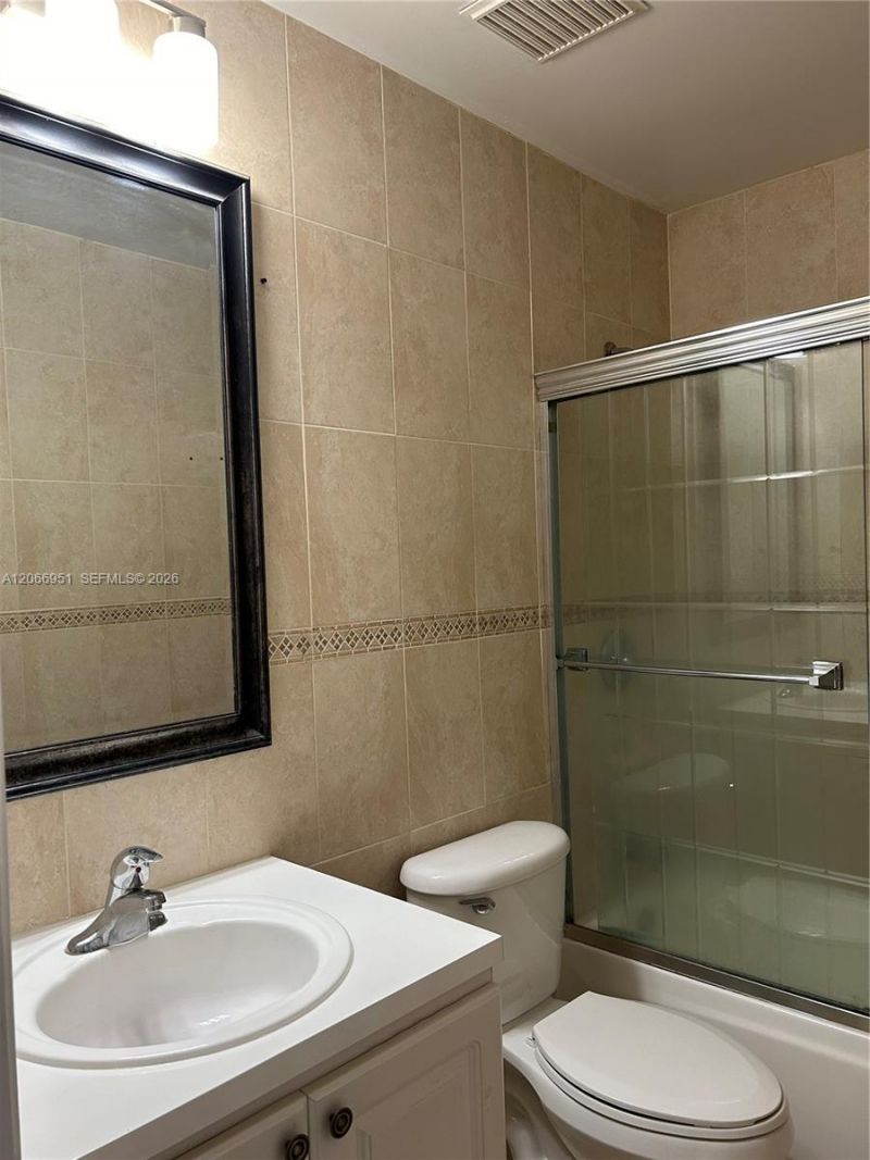 6245 Kendale Lakes Cr , Unit 215, Miami, FL 33183 Photo
