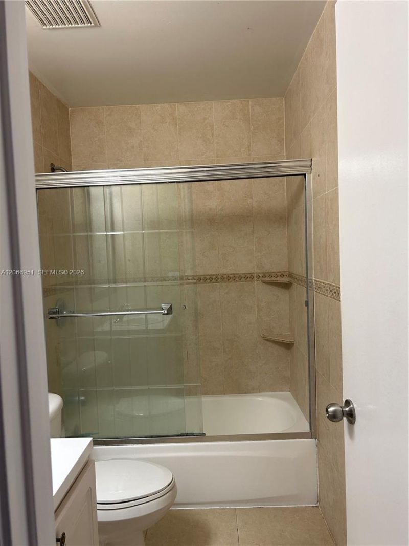 6245 Kendale Lakes Cr , Unit 215, Miami, FL 33183 Photo