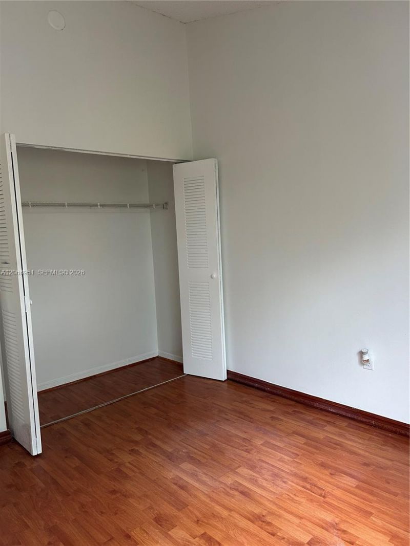 6245 Kendale Lakes Cr , Unit 215, Miami, FL 33183 Photo