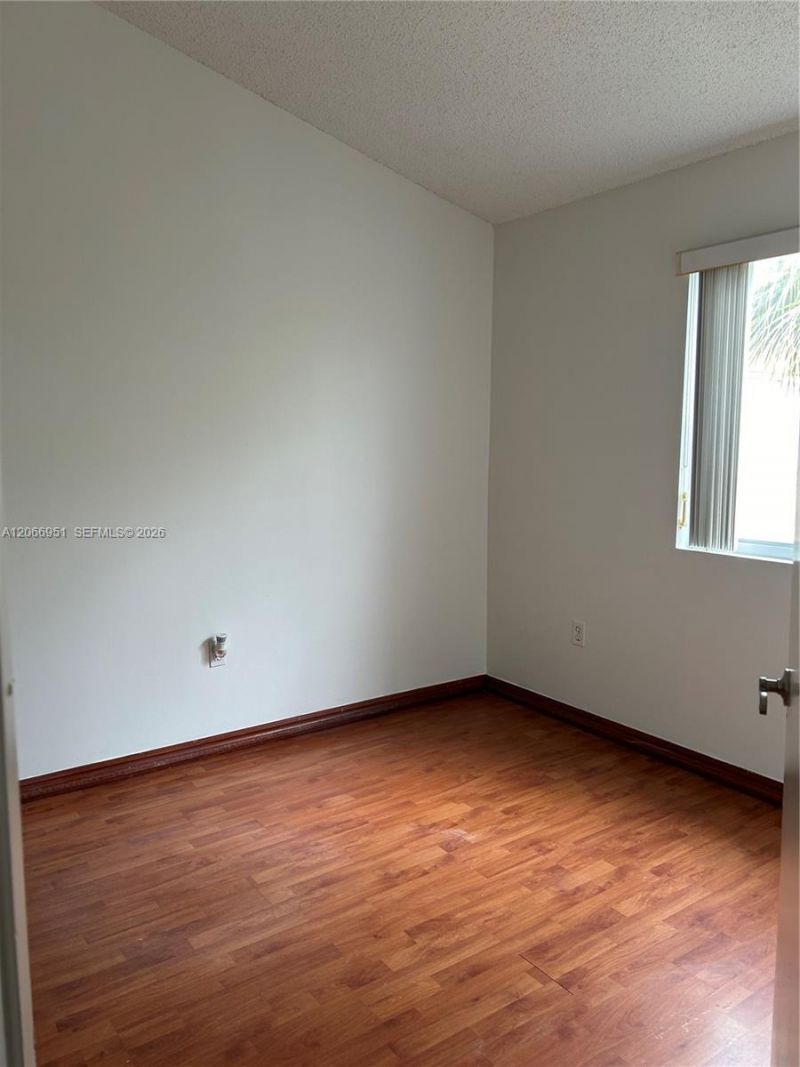 6245 Kendale Lakes Cr , Unit 215, Miami, FL 33183 Photo